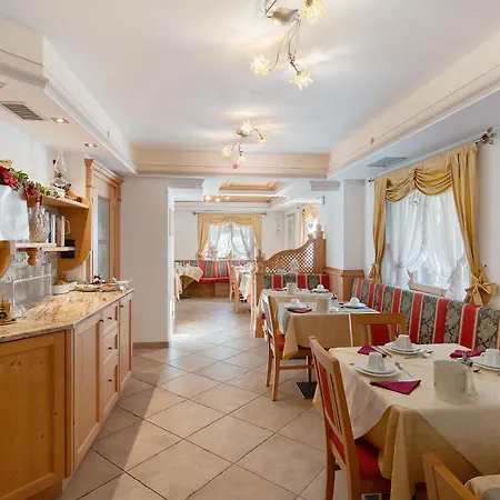 Garni Pra Fiori Bed & Breakfast Campitello di Fassa